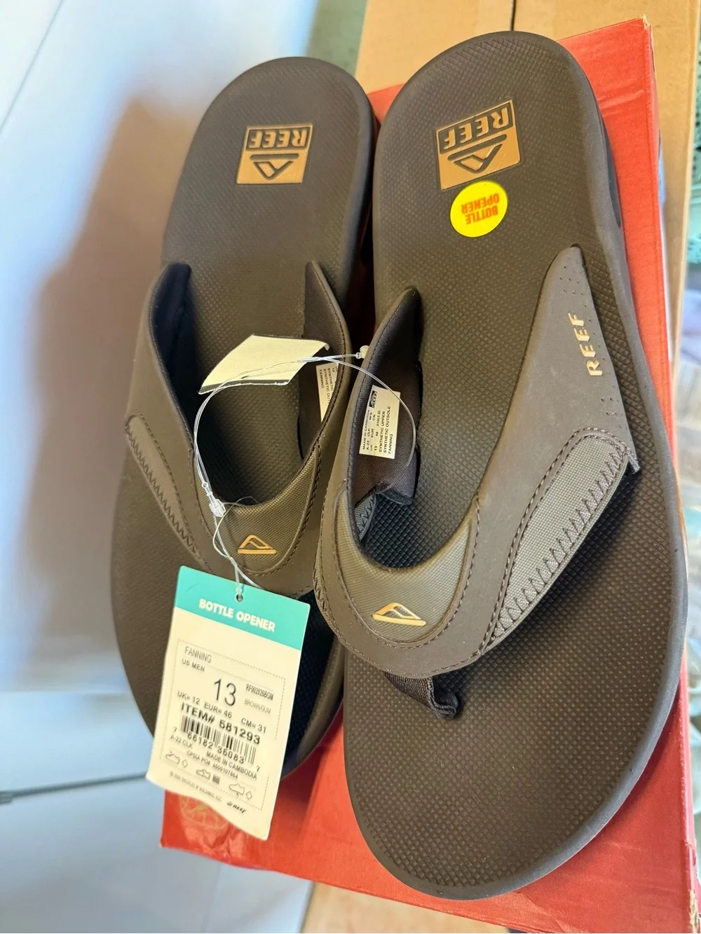 REEF Men's Fanning Bottle Opener Flip Flops